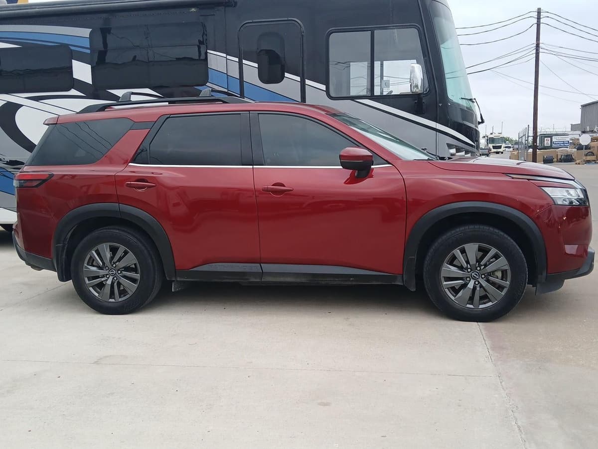 2022 Nissan Pathfinder - Image 5