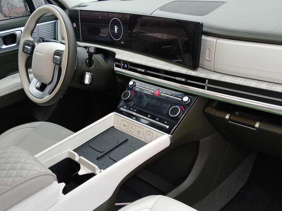 2025 Hyundai SANTA FE - Image 12