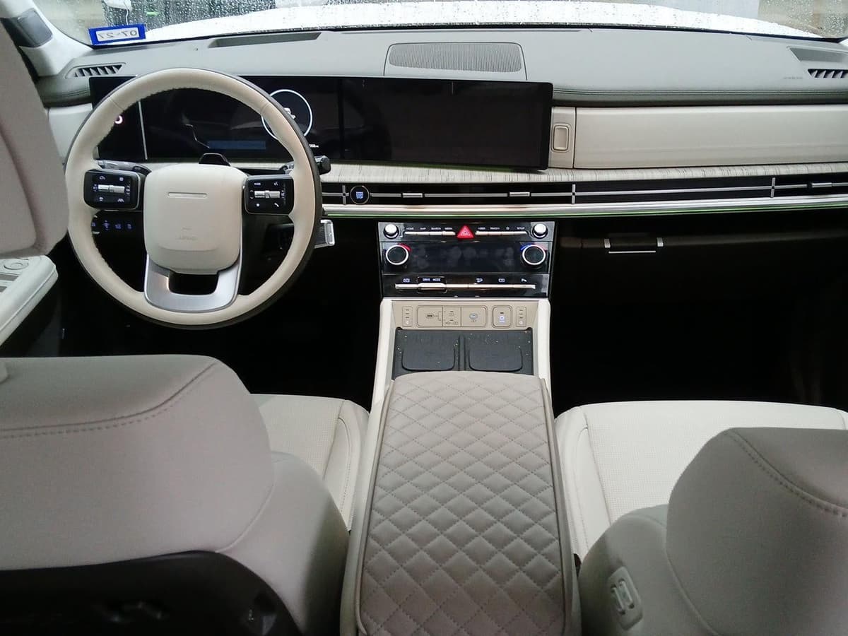 2025 Hyundai SANTA FE - Image 14