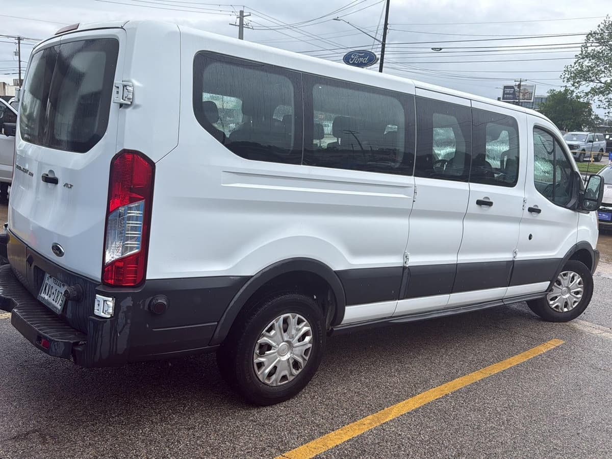 2017 Ford Transit Wagon - Image 11