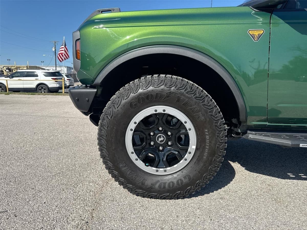 2023 Ford Bronco - Image 19
