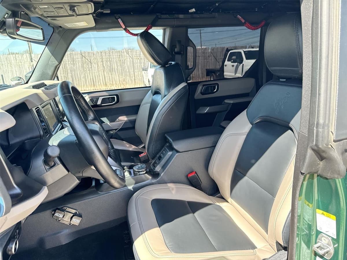 2023 Ford Bronco - Image 13