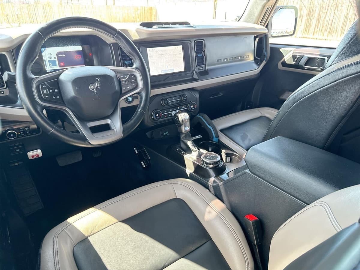 2023 Ford Bronco - Image 32