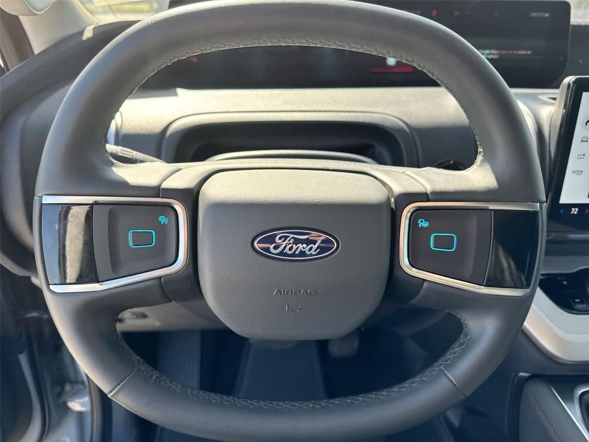 2025 Ford Expedition - Image 11