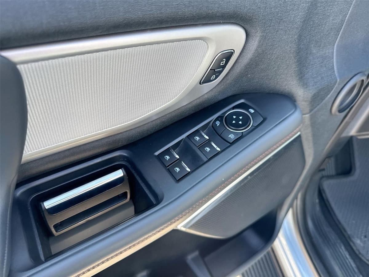 2025 Ford Expedition - Image 15