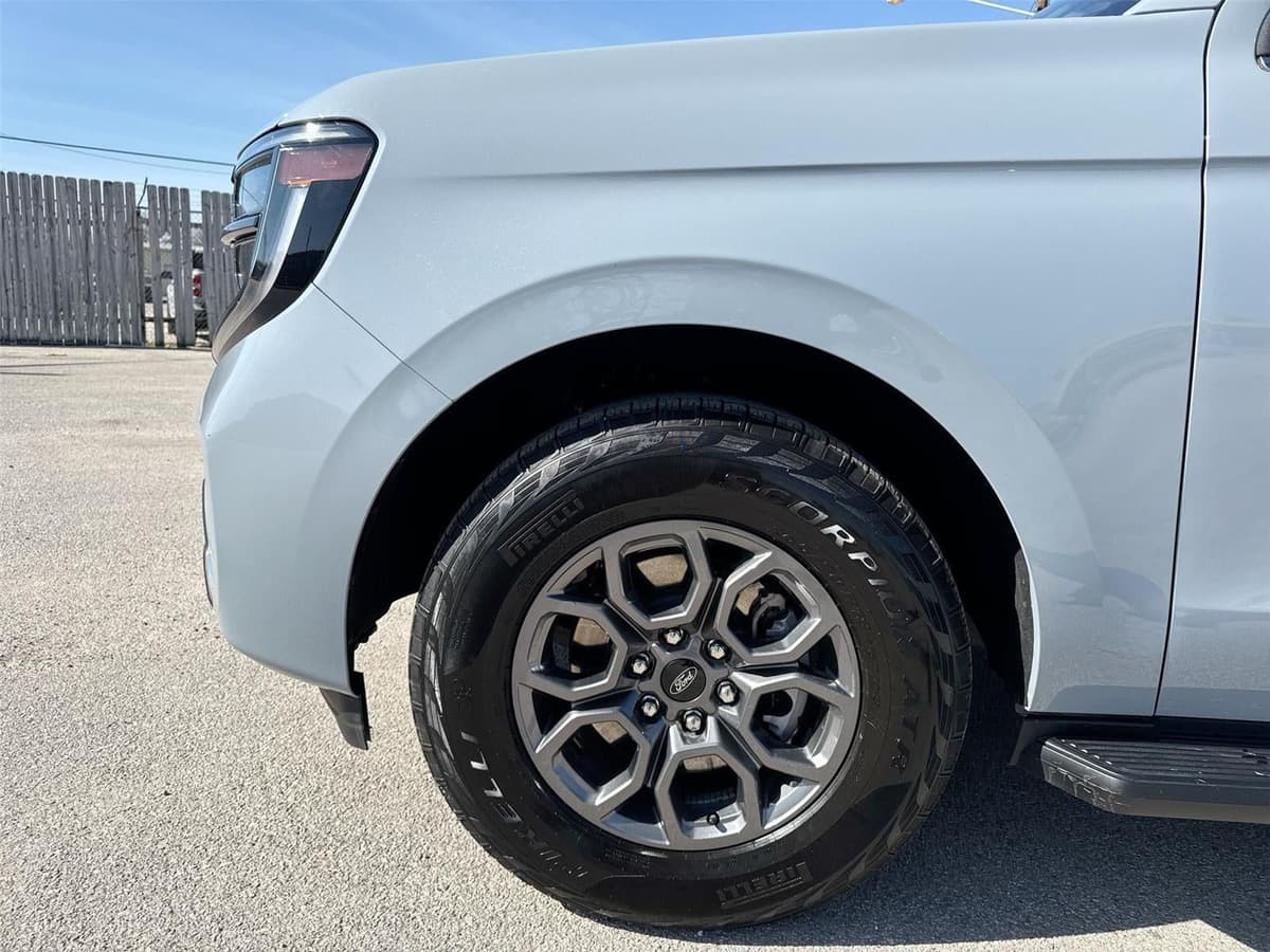 2025 Ford Expedition - Image 19