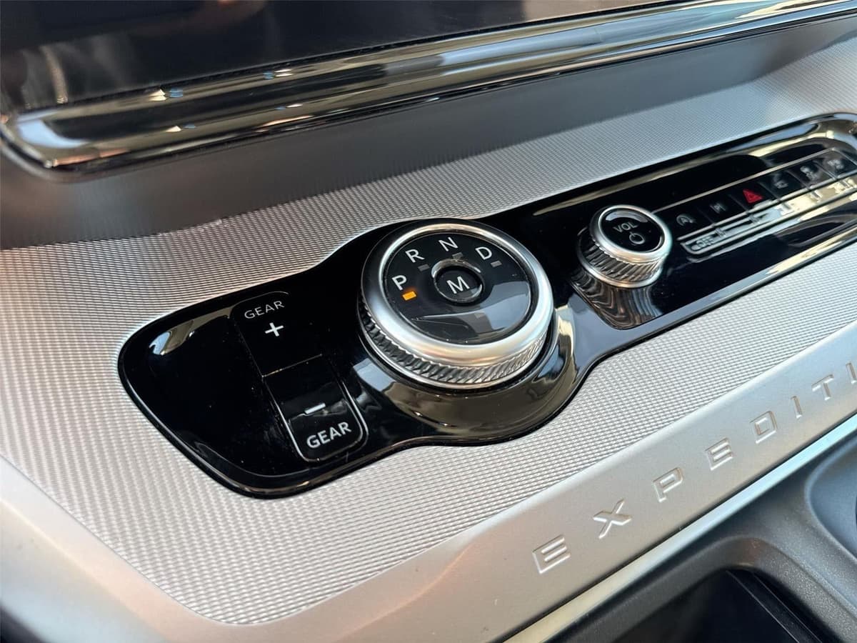 2025 Ford Expedition - Image 22