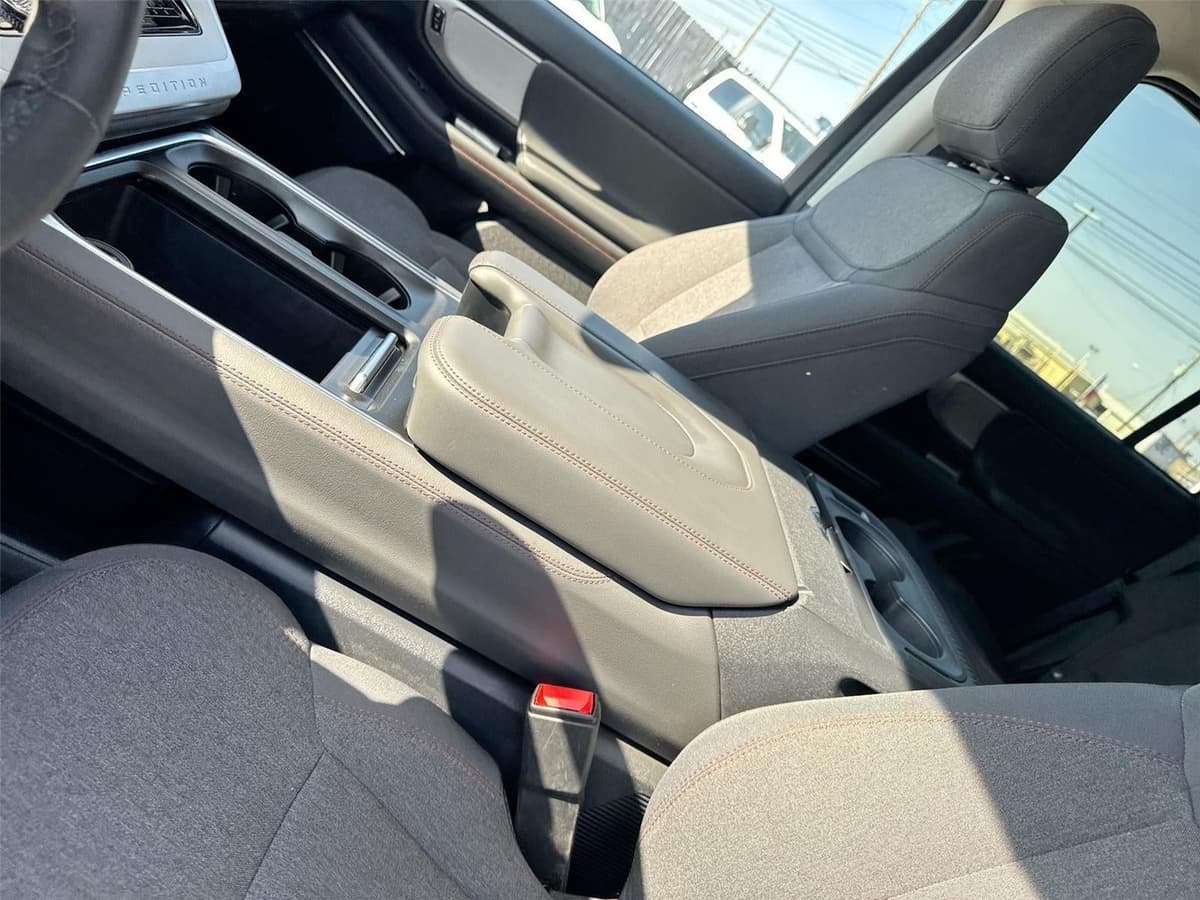 2025 Ford Expedition - Image 23