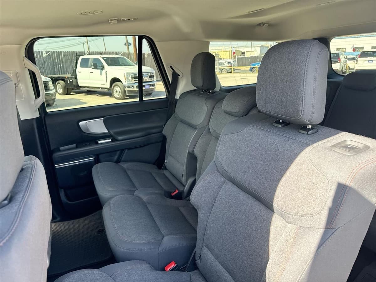 2025 Ford Expedition - Image 25