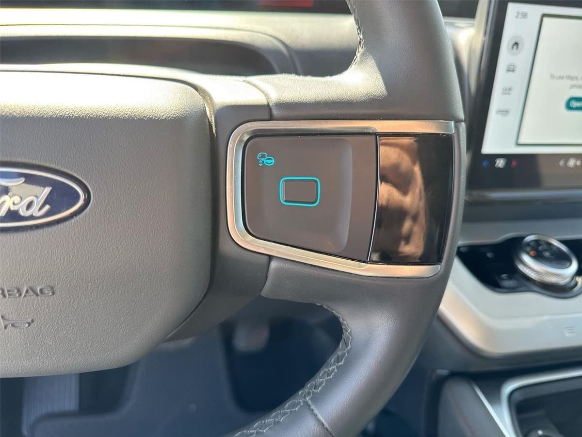 2025 Ford Expedition - Image 29