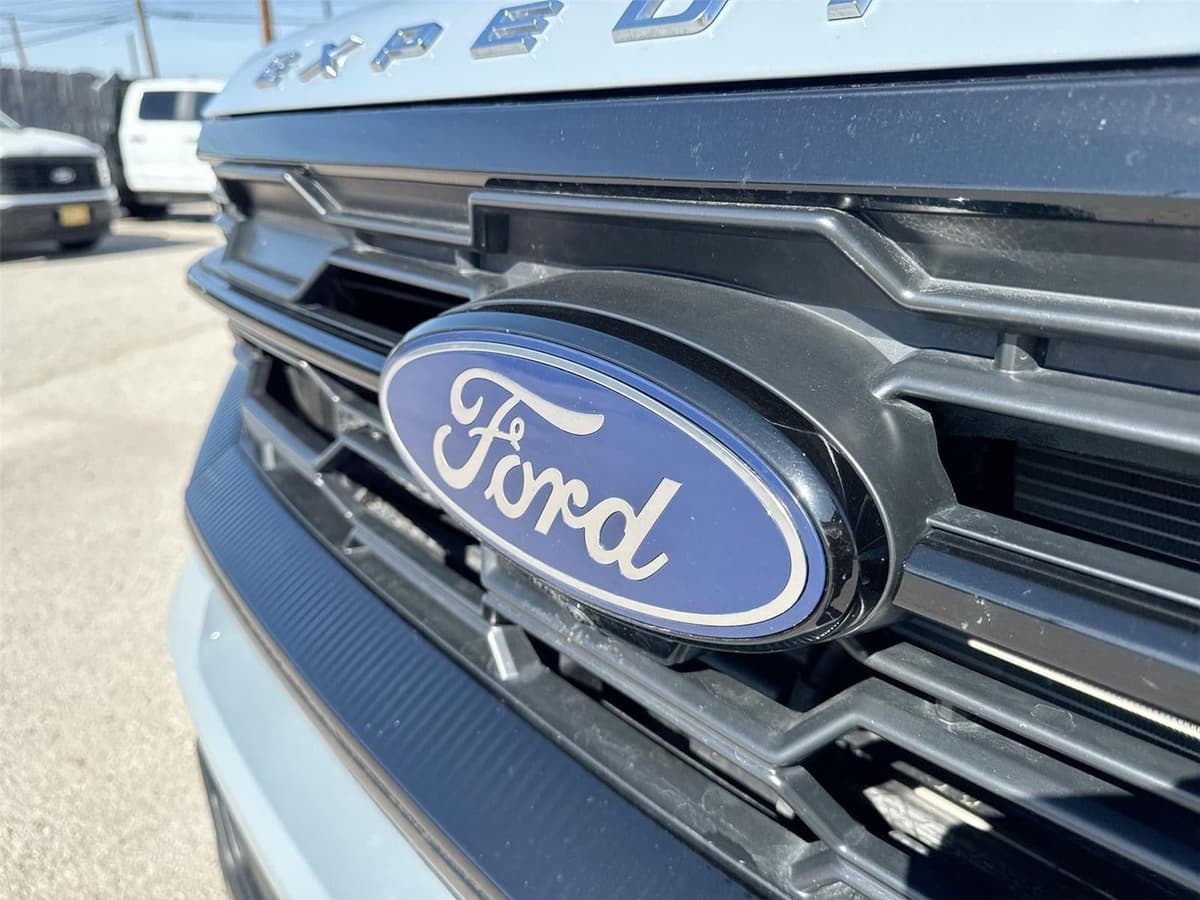 2025 Ford Expedition - Image 30