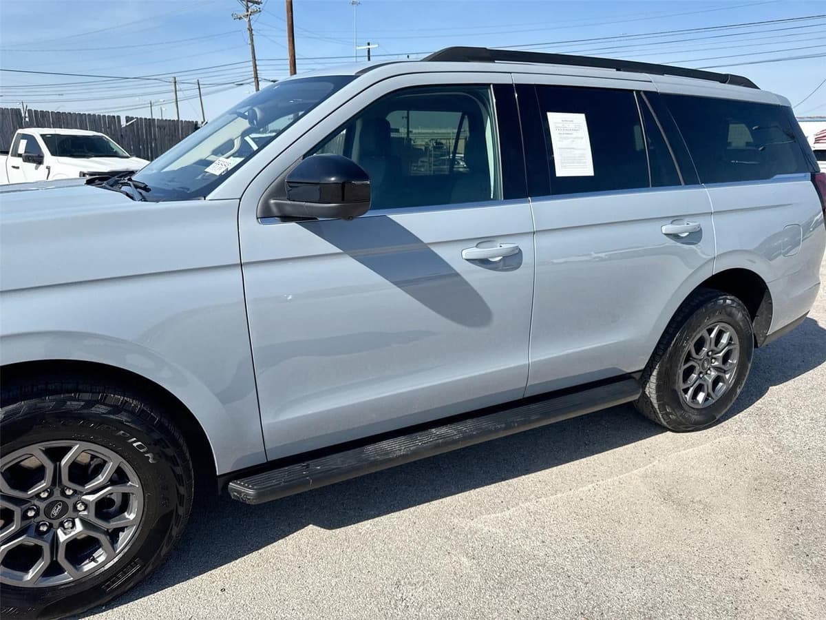 2025 Ford Expedition - Image 31