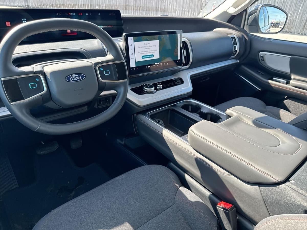 2025 Ford Expedition - Image 32