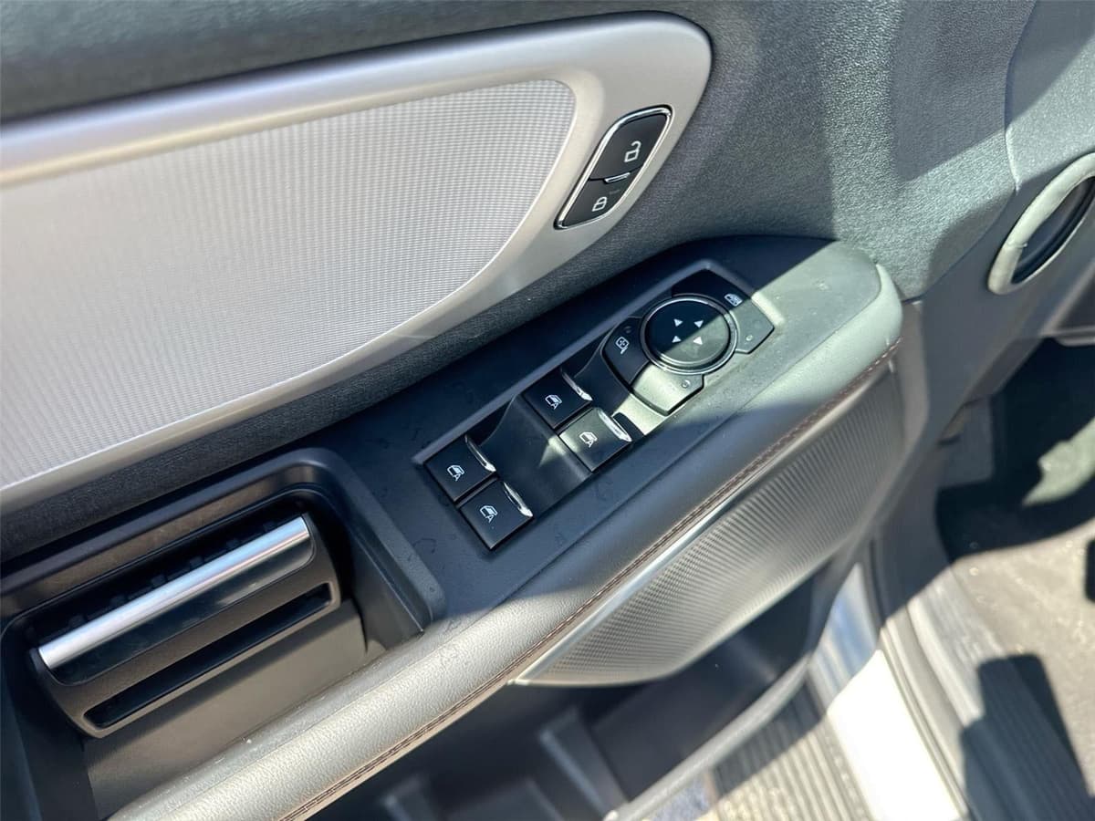 2025 Ford Expedition - Image 15