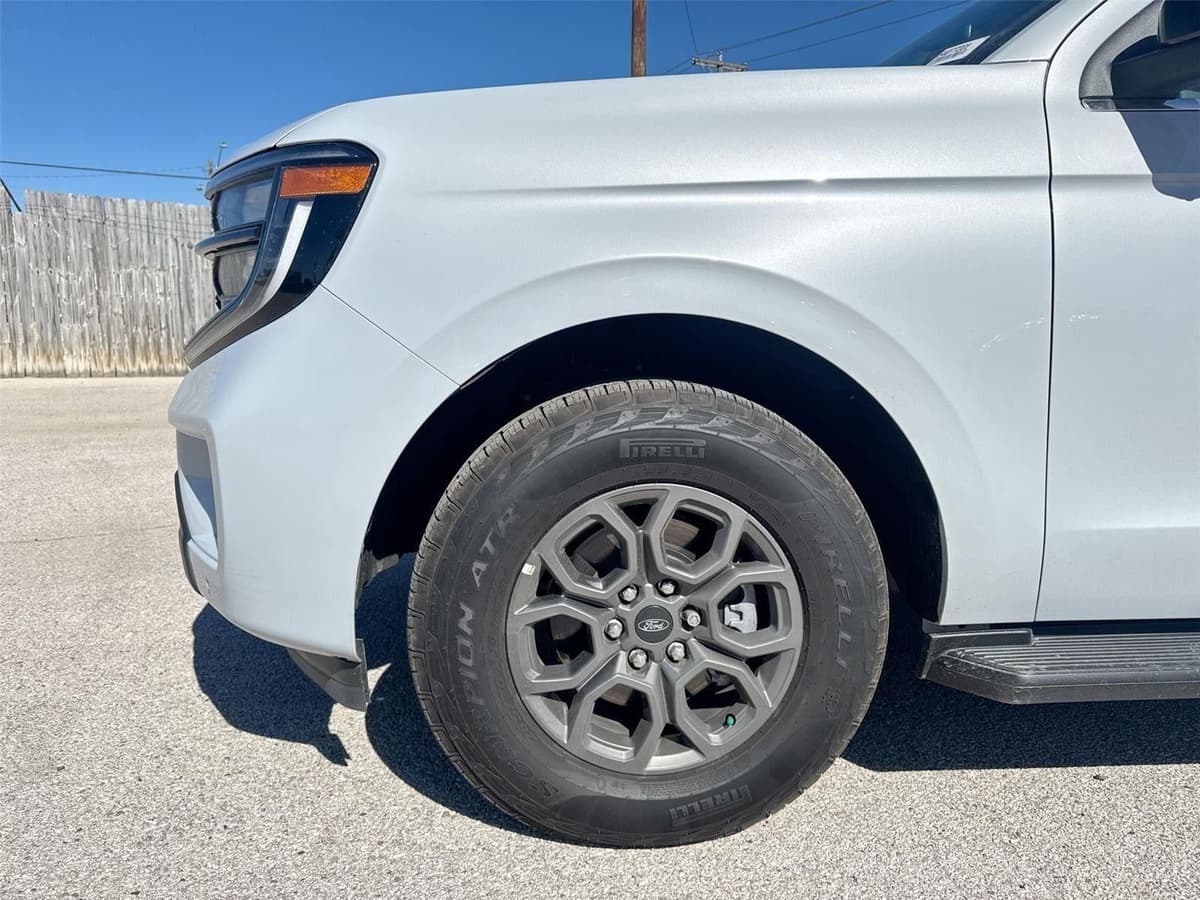 2025 Ford Expedition - Image 19