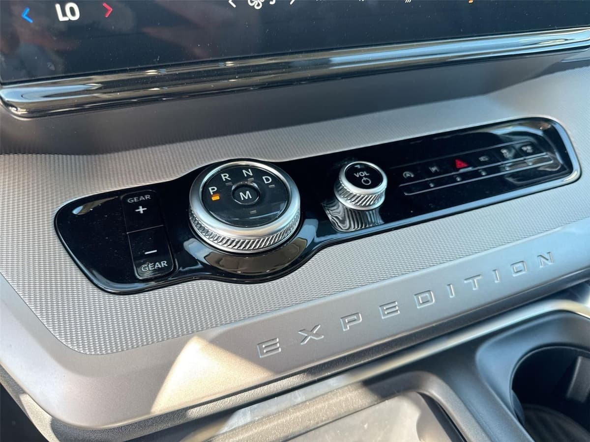 2025 Ford Expedition - Image 22