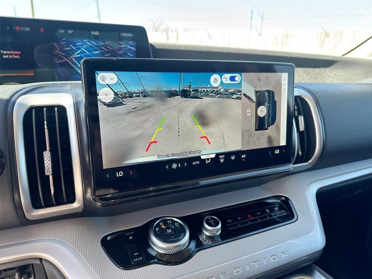 2025 Ford Expedition - Image 24