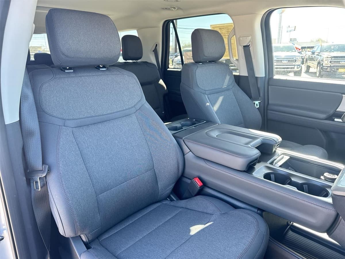 2025 Ford Expedition - Image 27