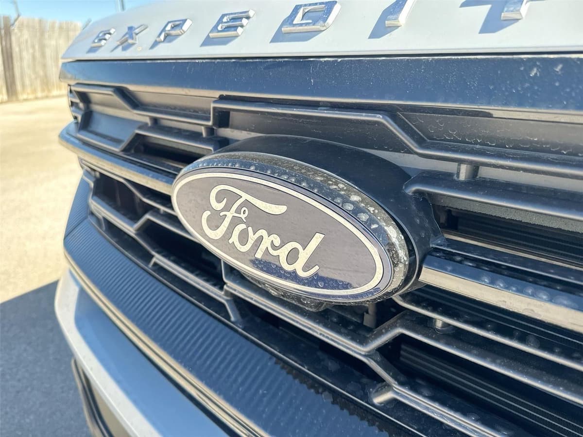 2025 Ford Expedition - Image 30