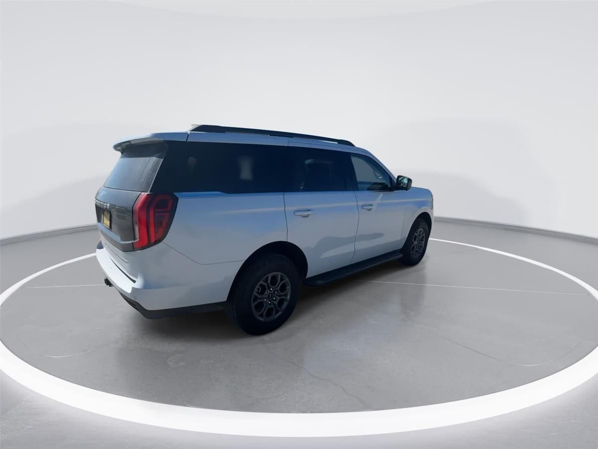 2025 Ford Expedition - Image 8