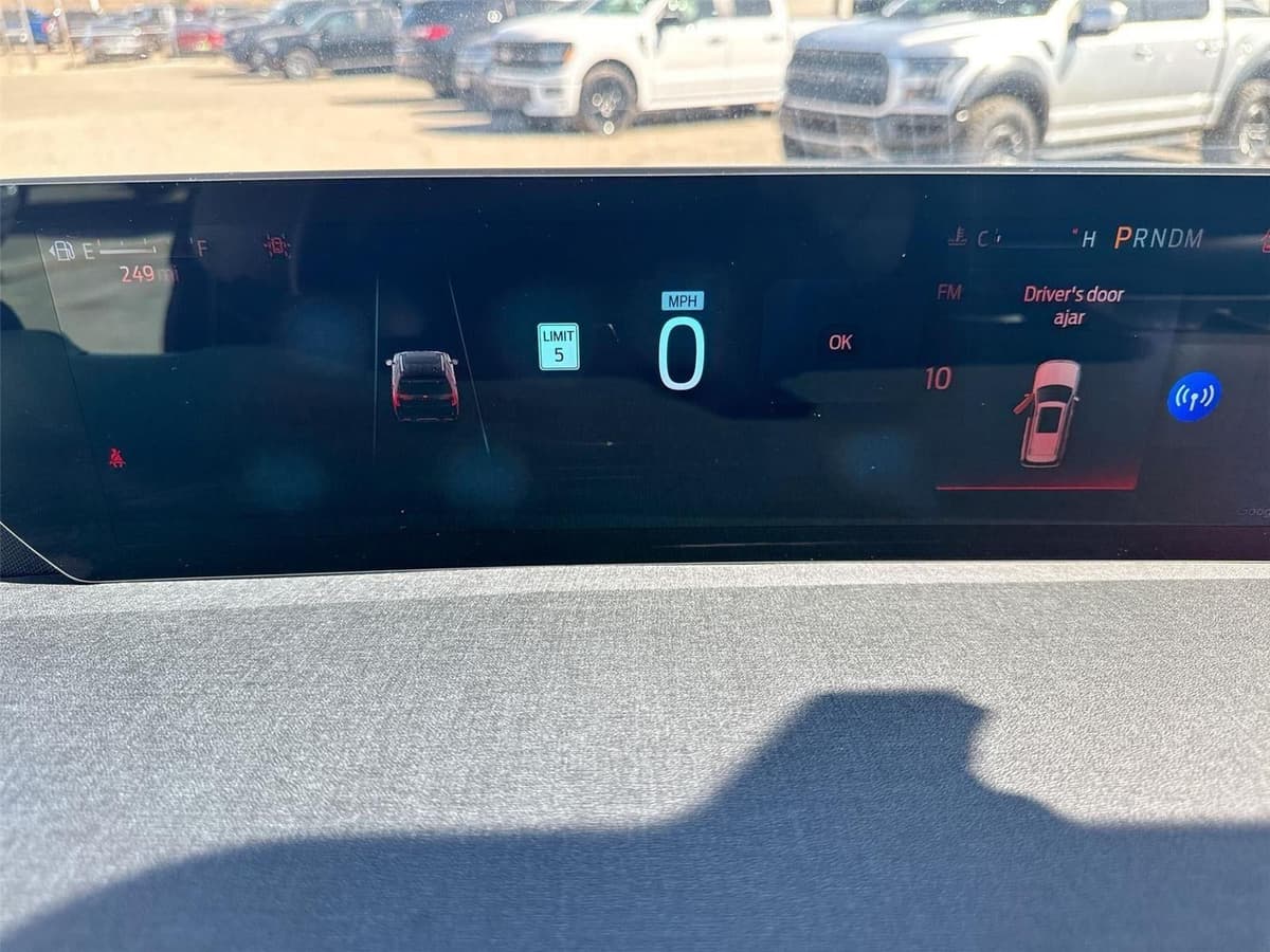 2025 Ford Expedition - Image 10