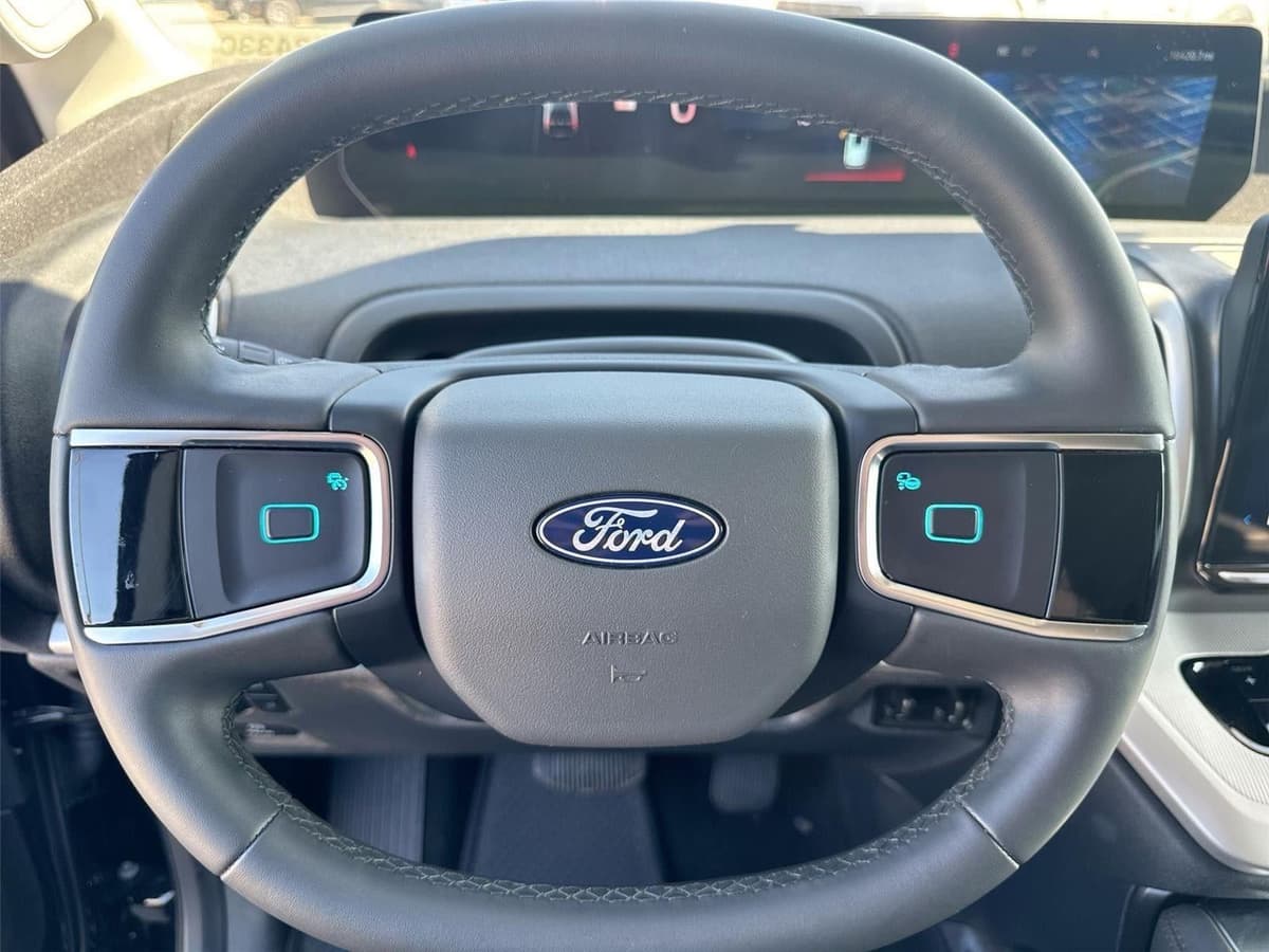 2025 Ford Expedition - Image 11