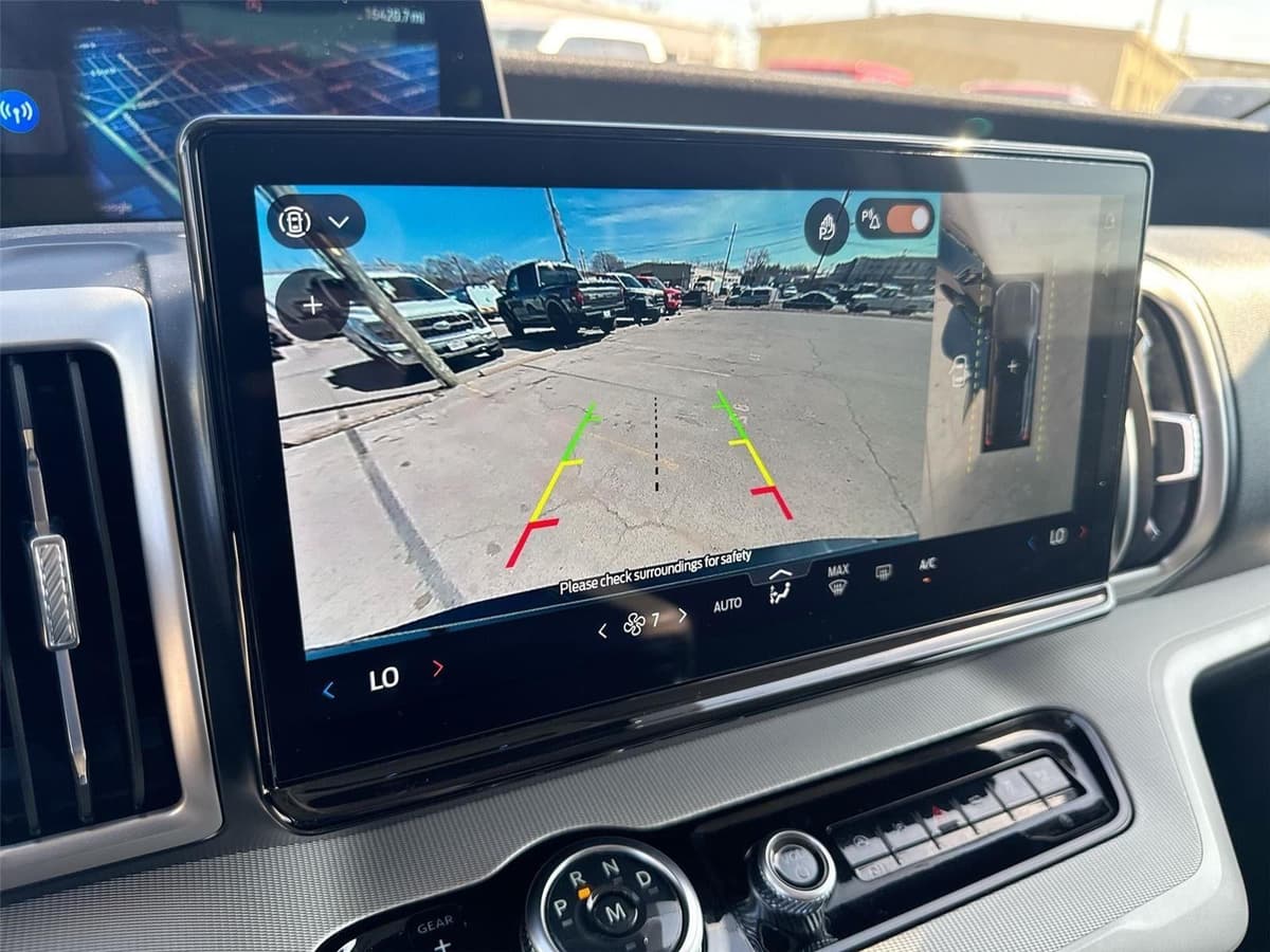 2025 Ford Expedition - Image 24