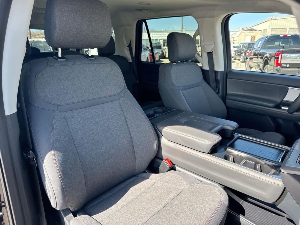 2025 Ford Expedition - Image 27