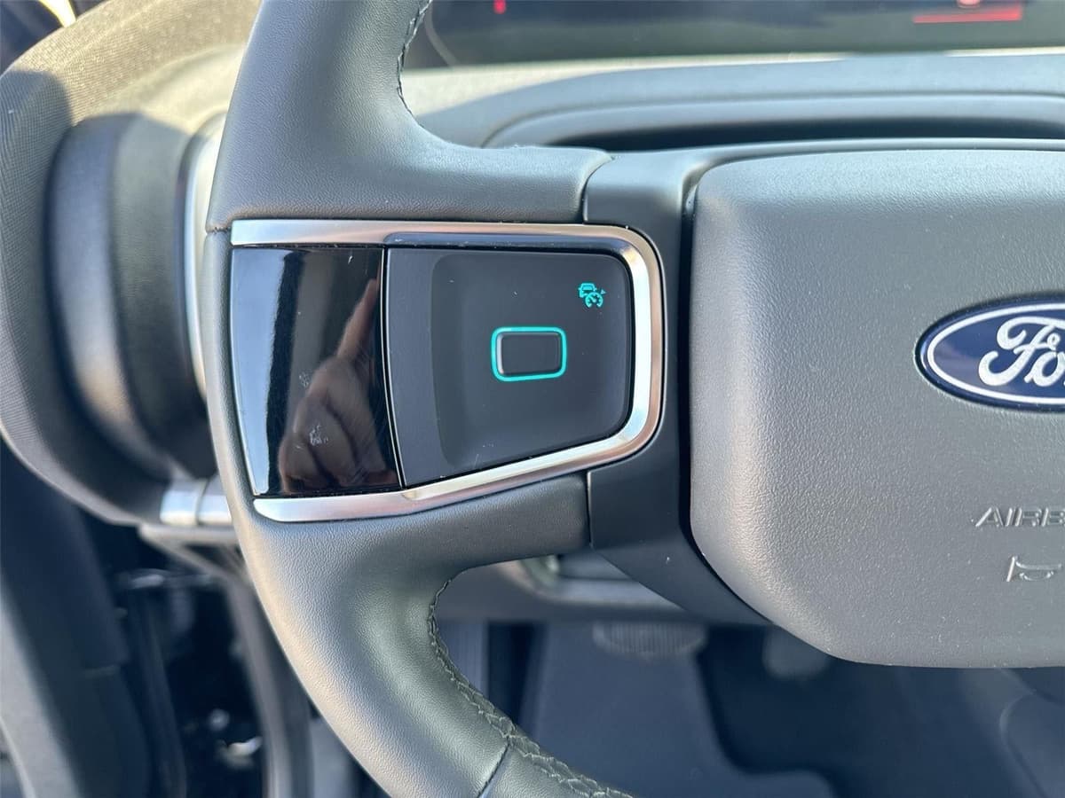 2025 Ford Expedition - Image 28