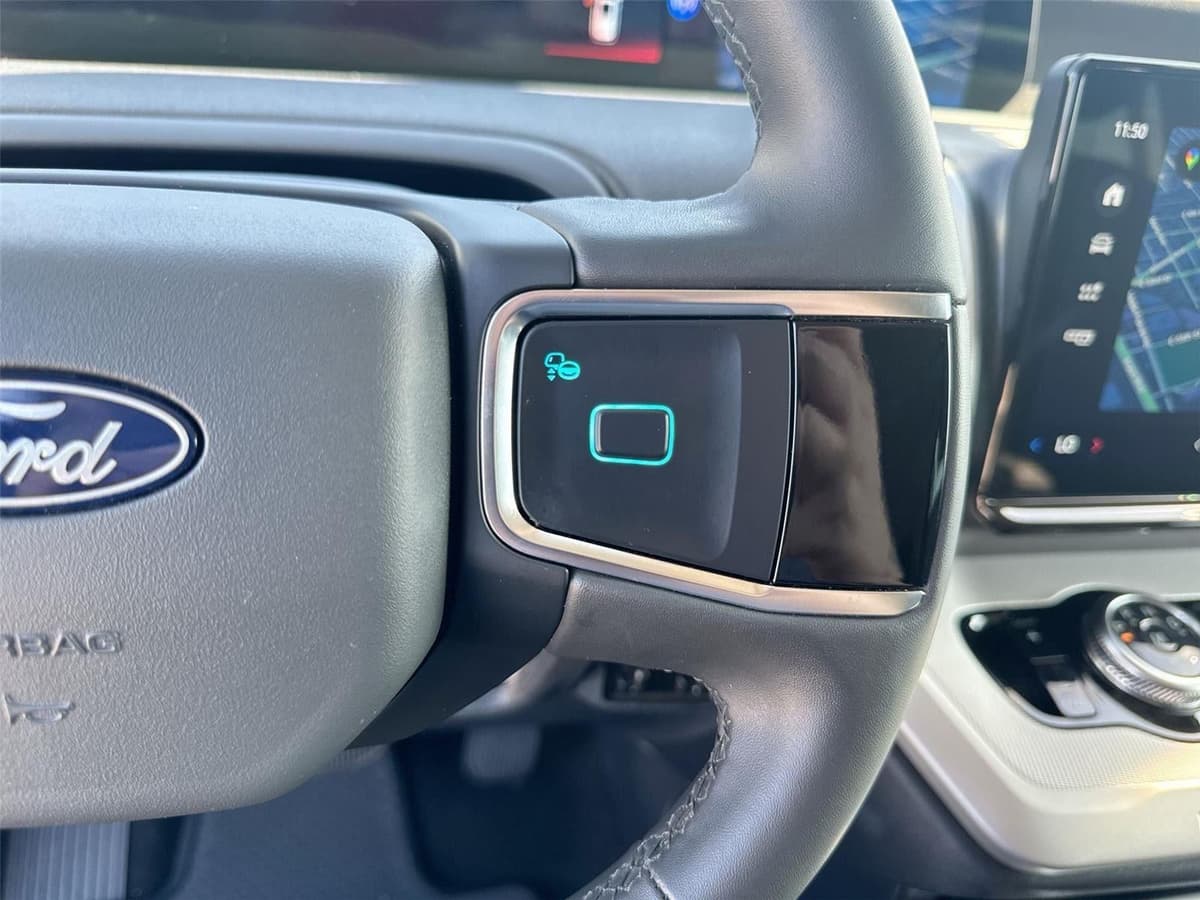 2025 Ford Expedition - Image 29