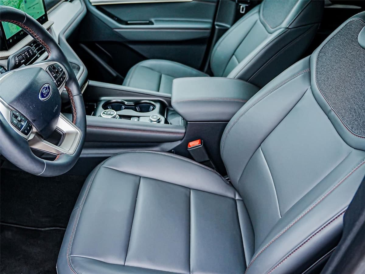2025 Ford Explorer - Image 11