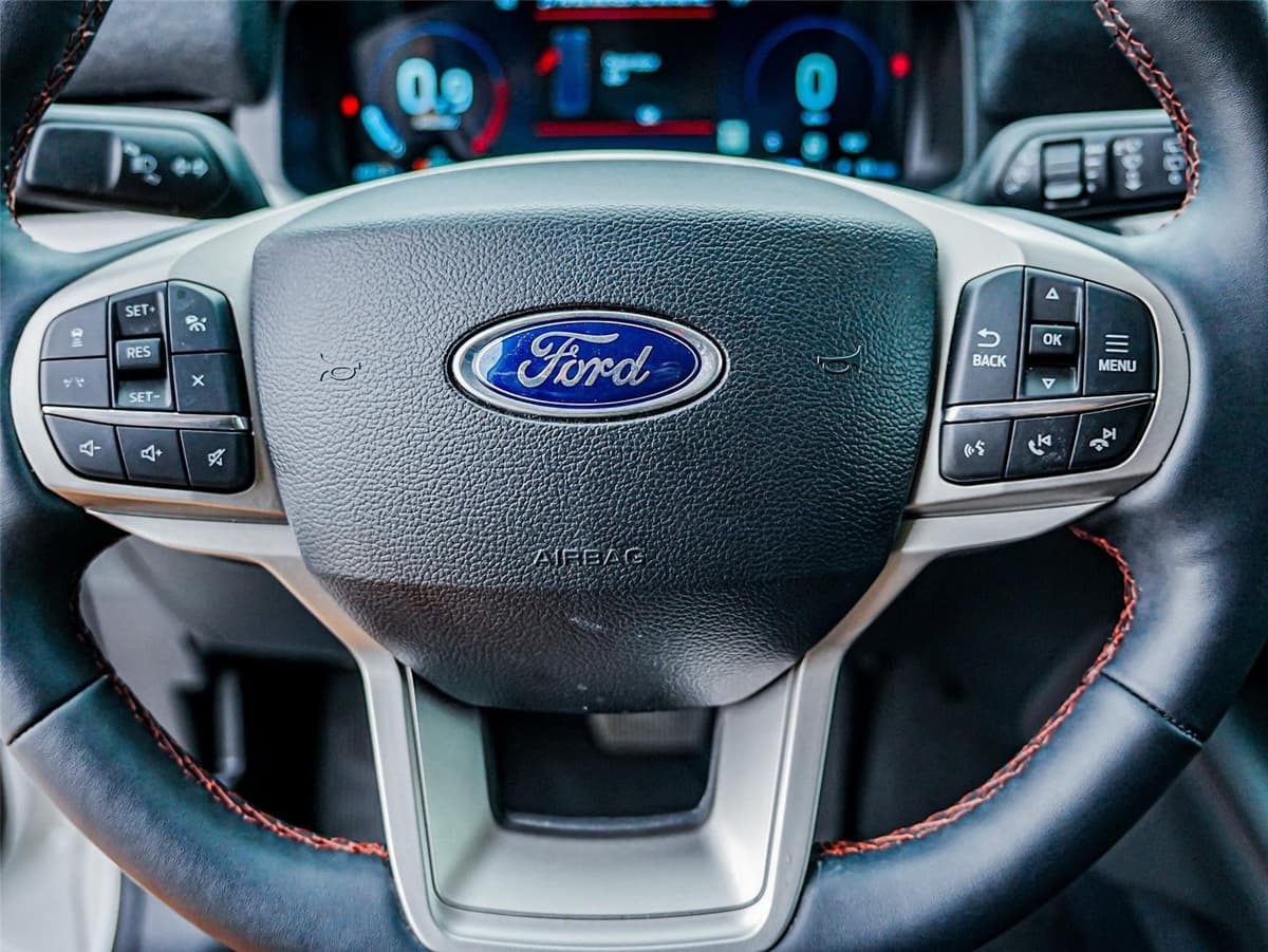 2025 Ford Explorer - Image 13