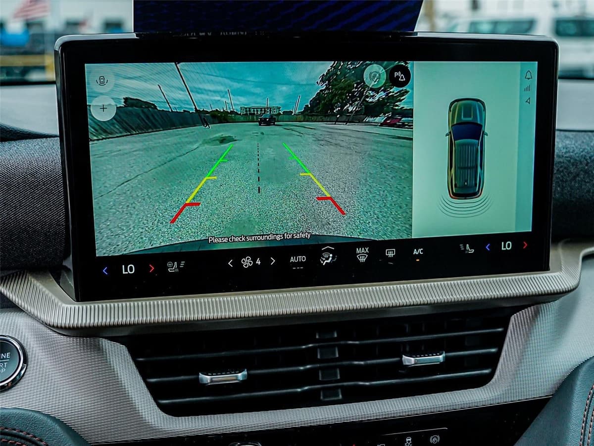 2025 Ford Explorer - Image 18