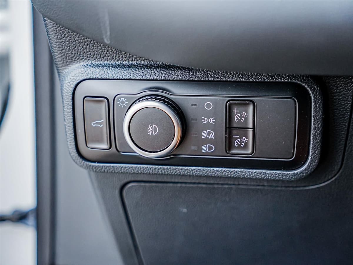 2025 Ford Explorer - Image 19