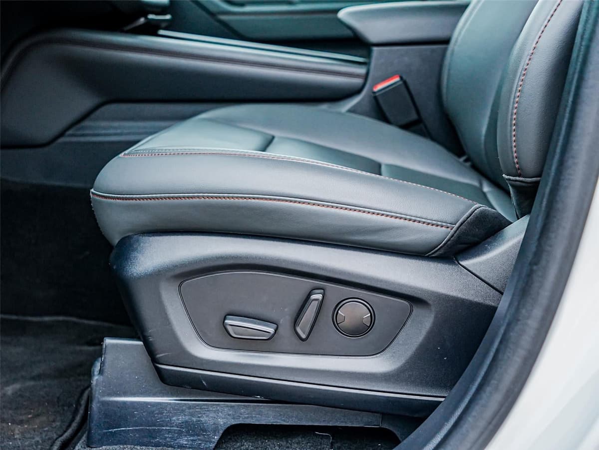 2025 Ford Explorer - Image 21
