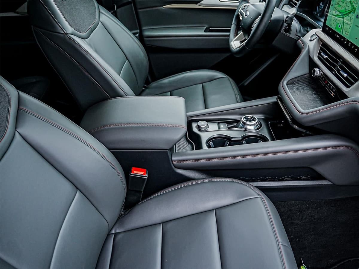 2025 Ford Explorer - Image 23
