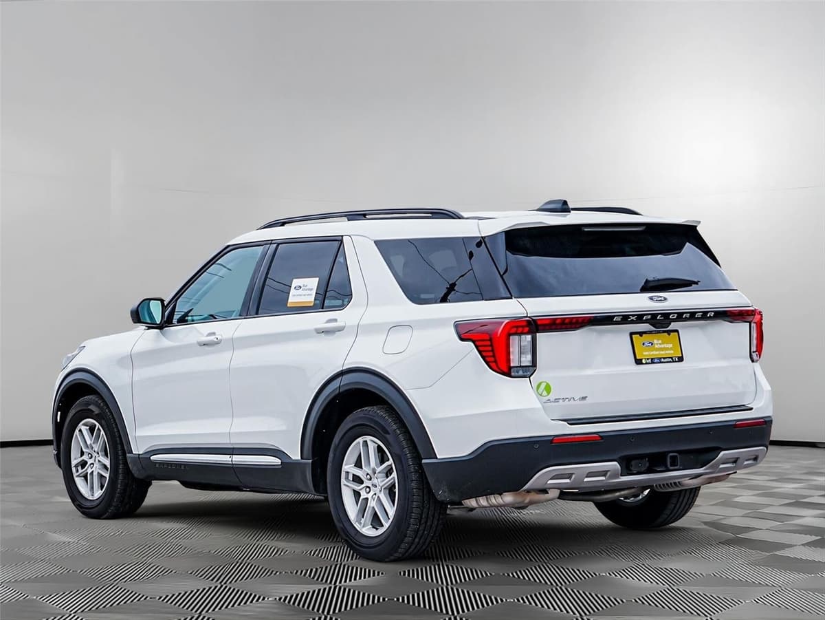 2025 Ford Explorer - Image 7