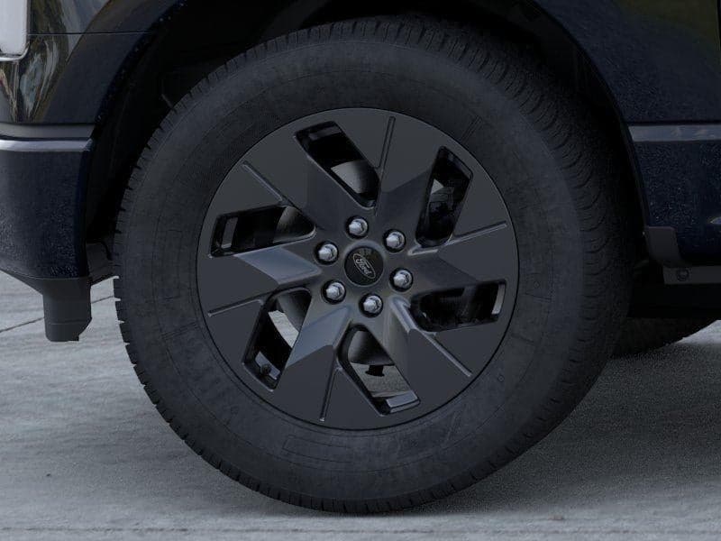 2025 Ford F-150 Lightning - Image 19