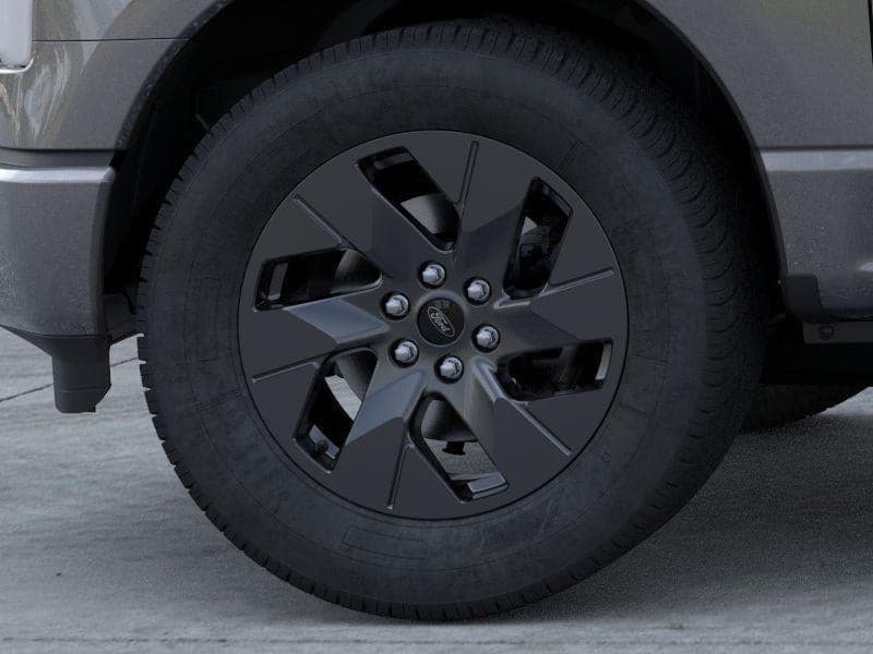 2025 Ford F-150 Lightning - Image 19