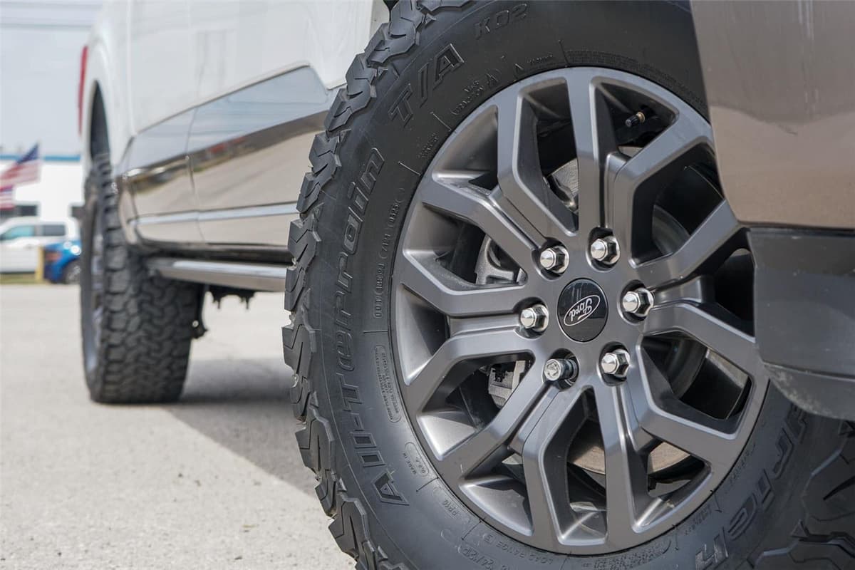 2023 Ford F-150 - Image 2