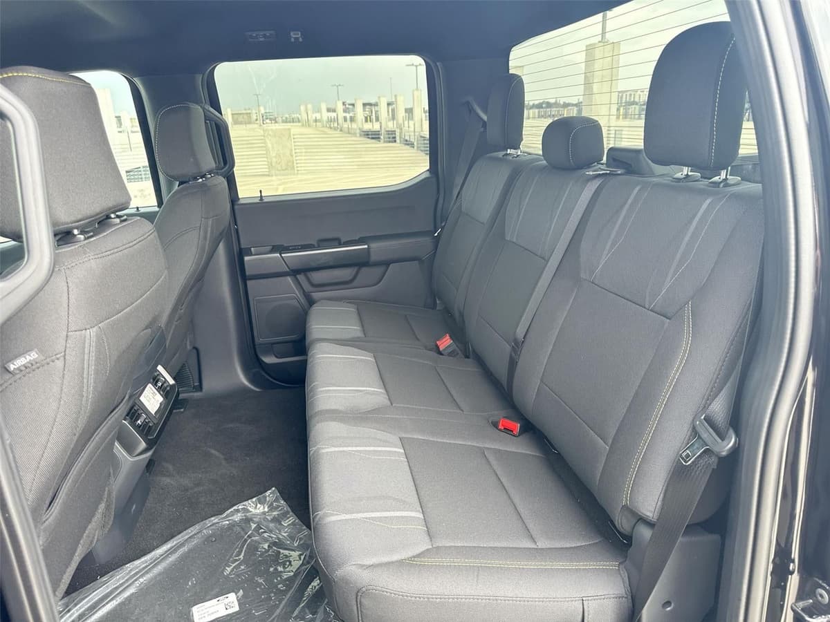 2025 Ford F-150 - Image 24