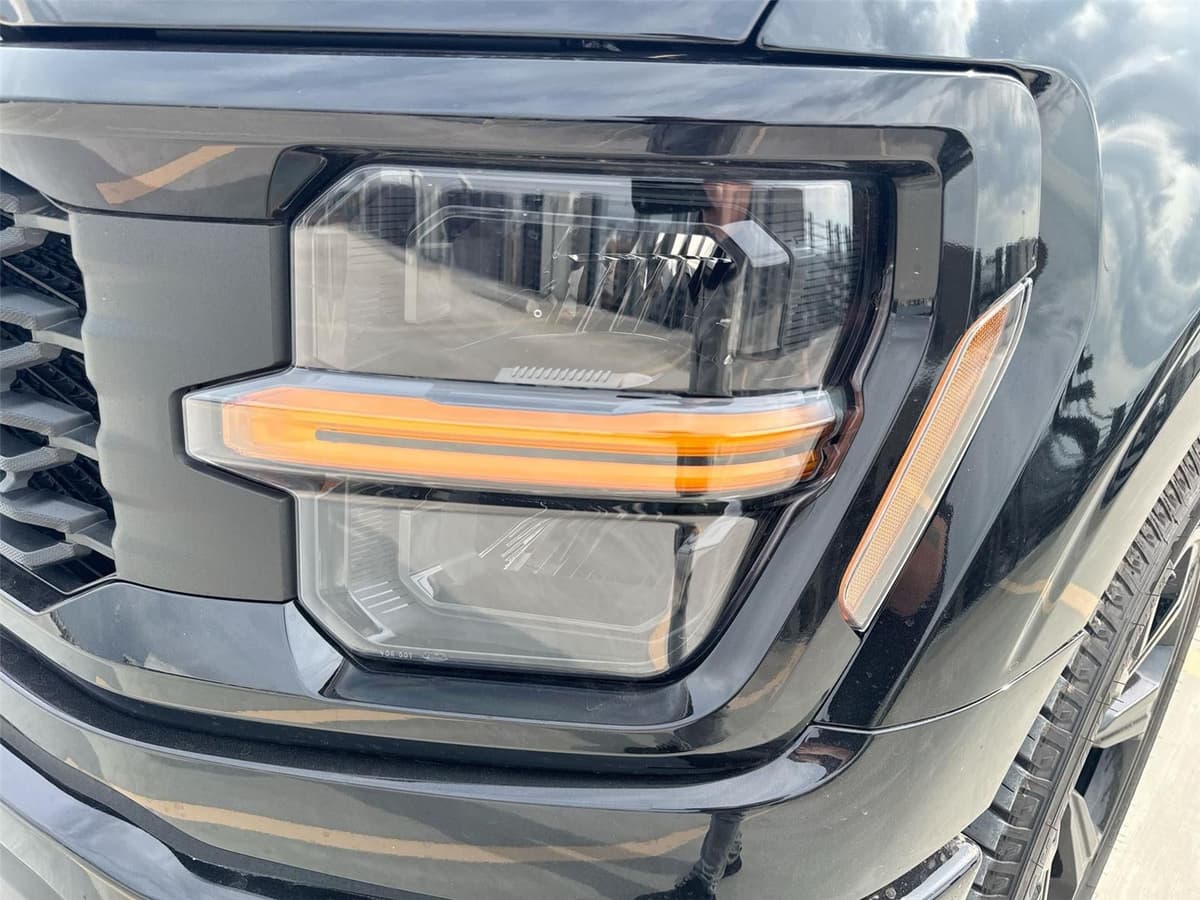 2025 Ford F-150 - Image 32