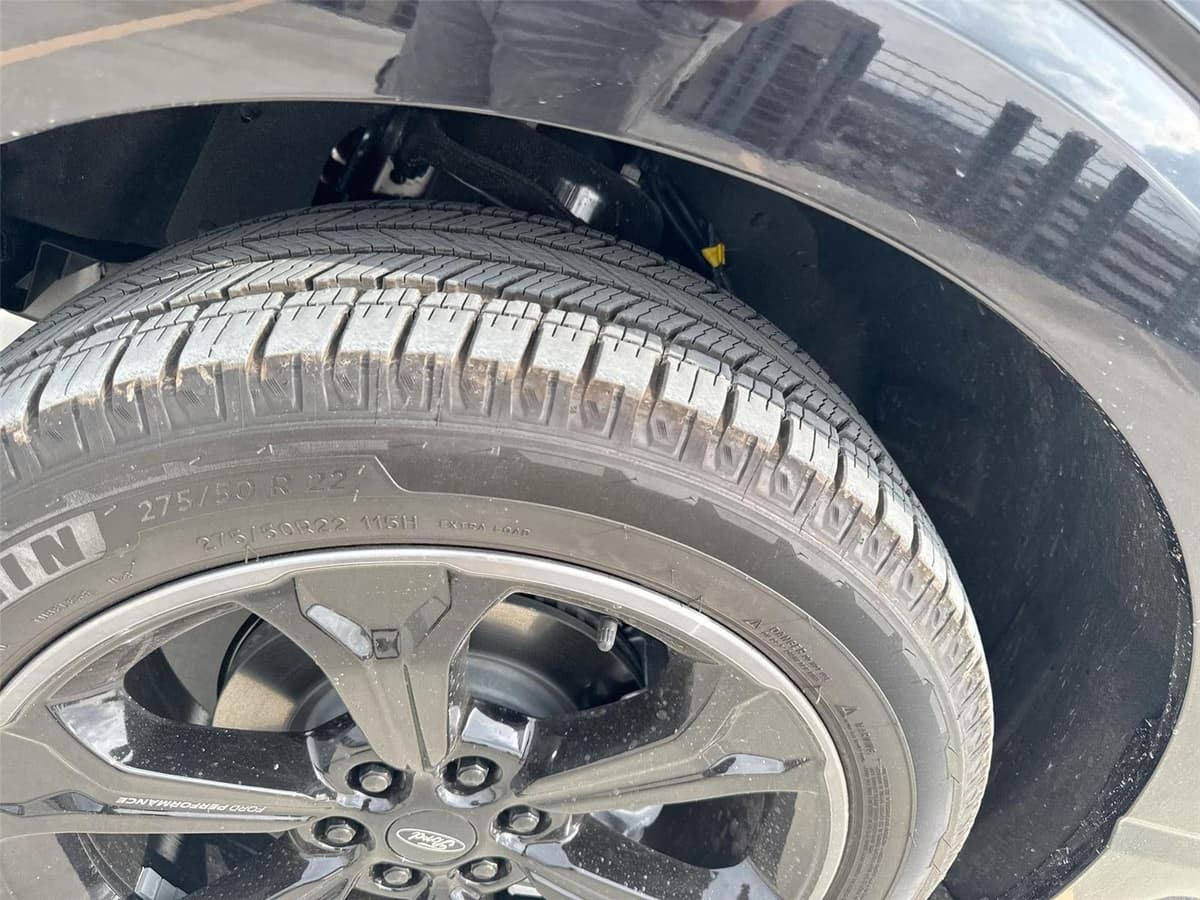 2025 Ford F-150 - Image 34