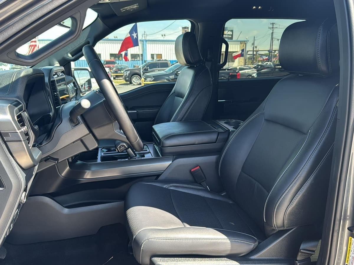 2025 Ford F-150 - Image 11