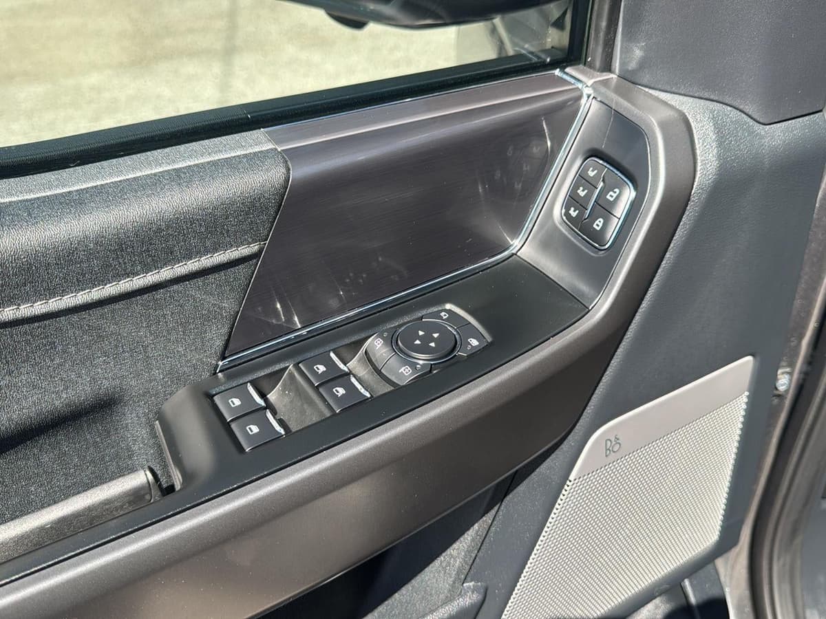 2025 Ford F-150 - Image 14
