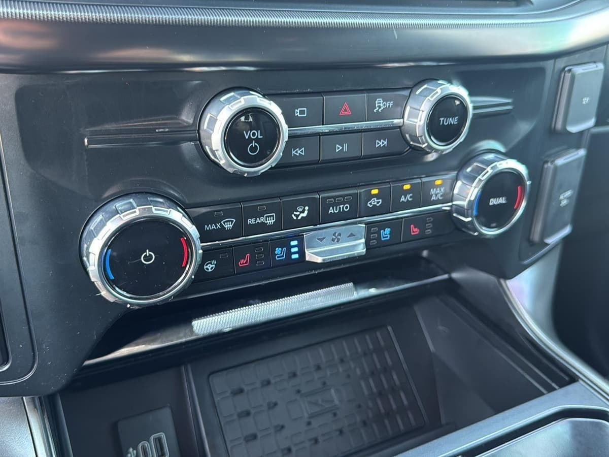 2025 Ford F-150 - Image 24