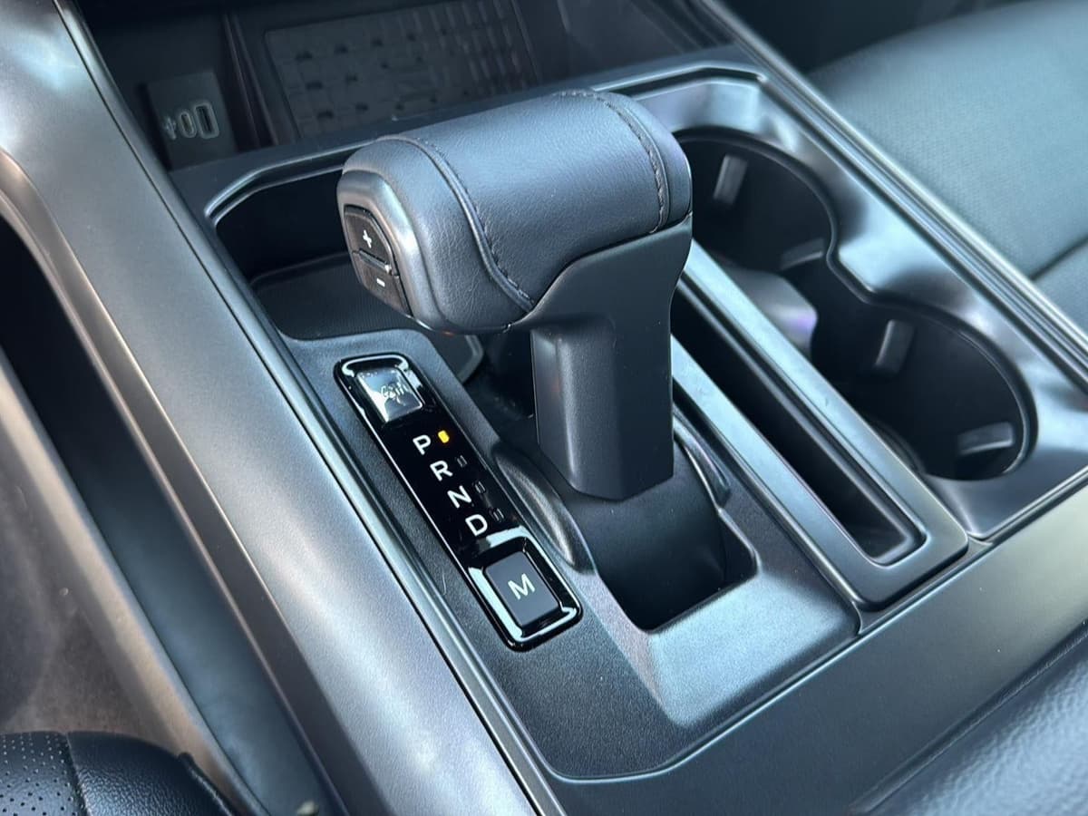 2025 Ford F-150 - Image 25