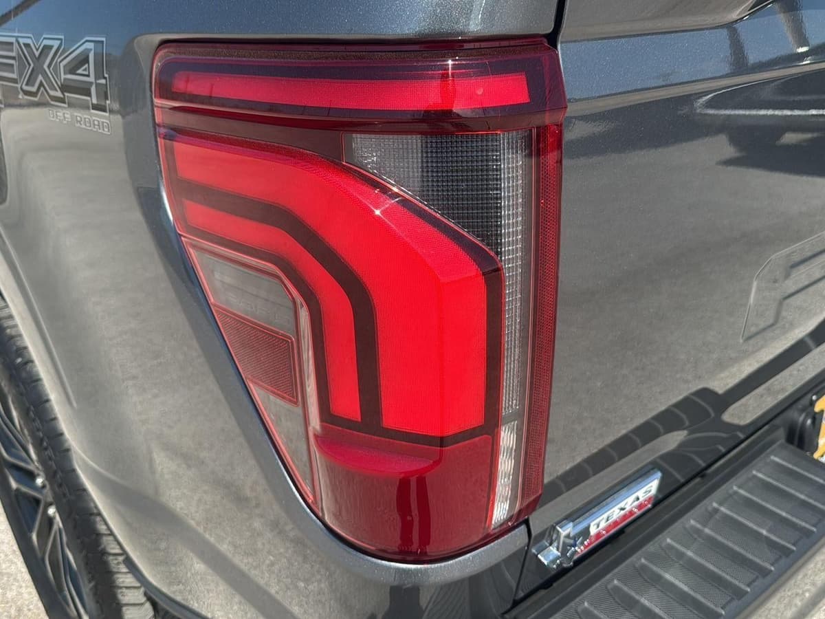 2025 Ford F-150 - Image 28