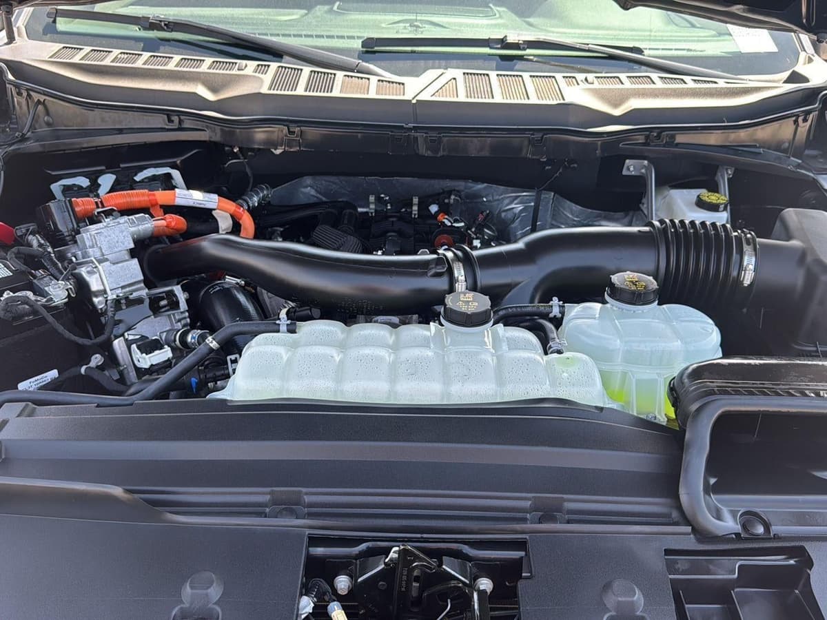 2025 Ford F-150 - Image 31