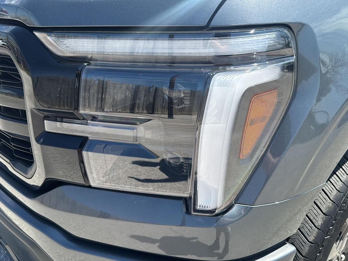 2025 Ford F-150 - Image 32